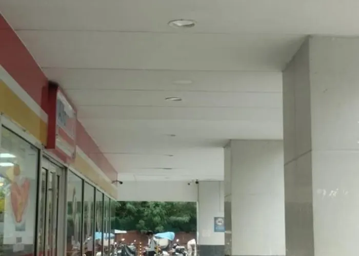 At Mall Of - Tes Ualat * Manila